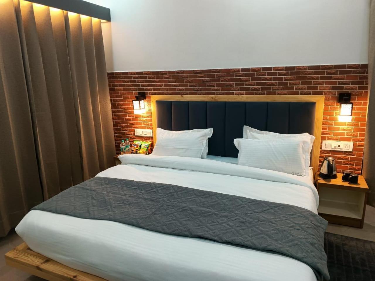 Red Roof Inn Ramnagar  Bagian luar foto