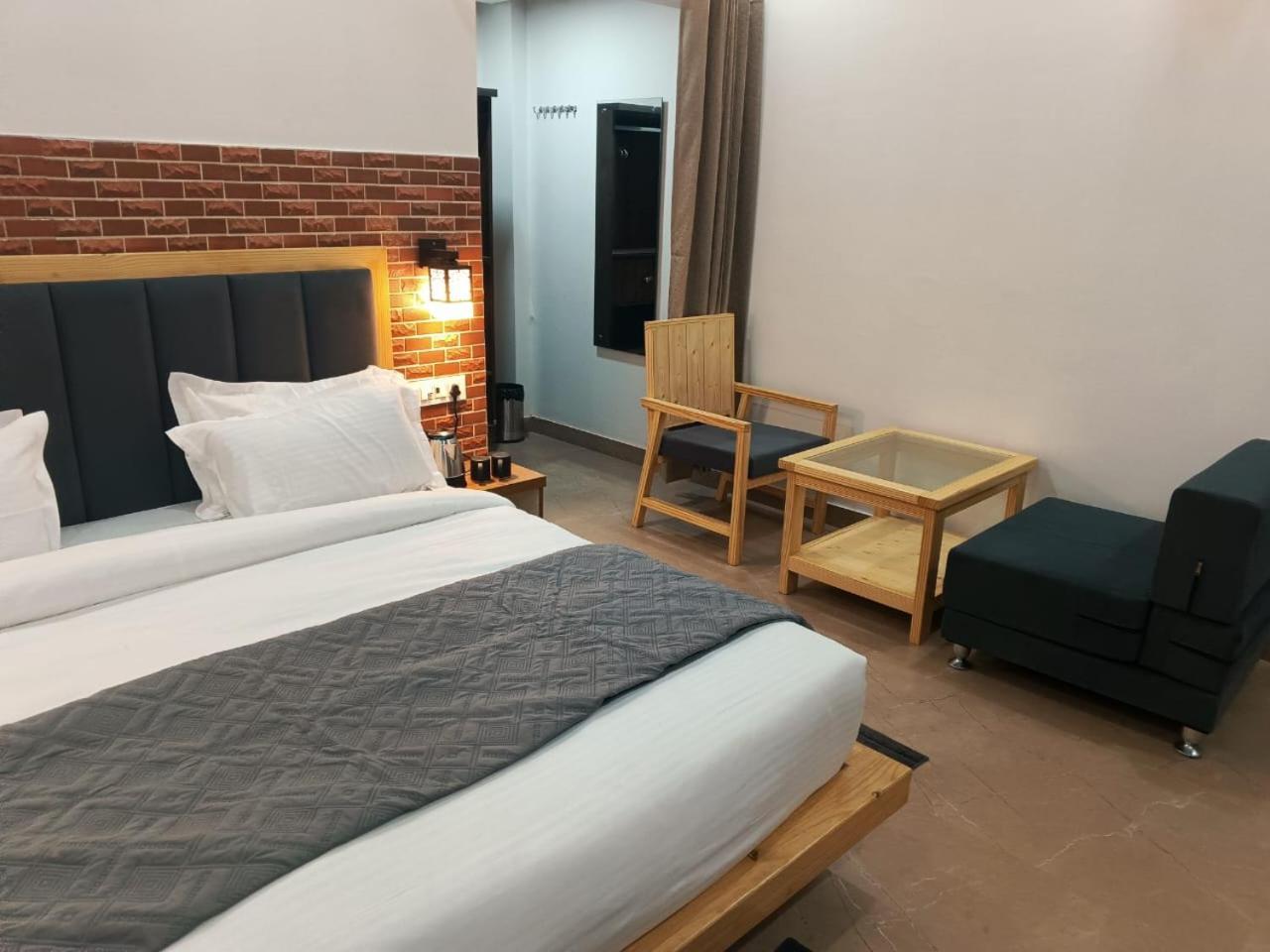 Red Roof Inn Ramnagar  Bagian luar foto